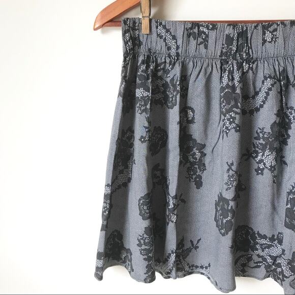 V. S. PINK Skater Skirt Size Medium - Picture 2 of 7